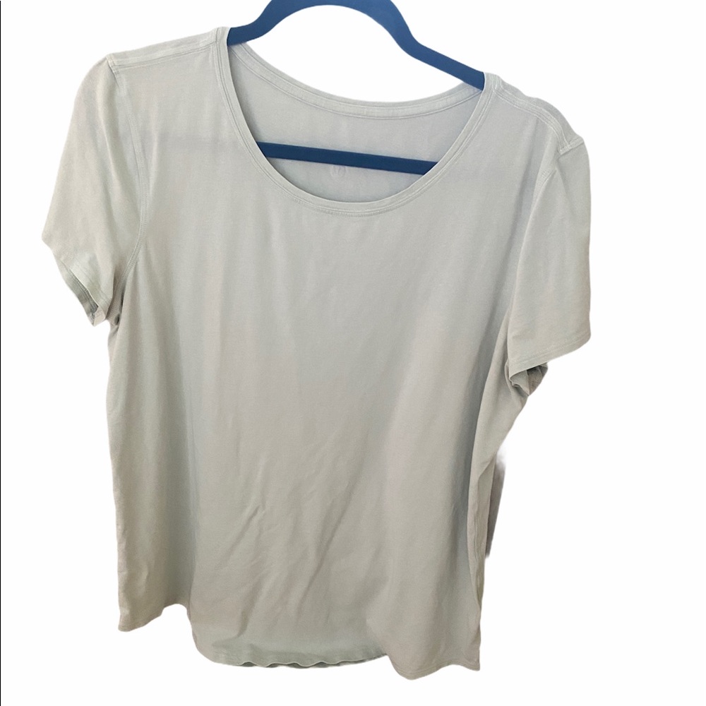 Lululemon t shirt